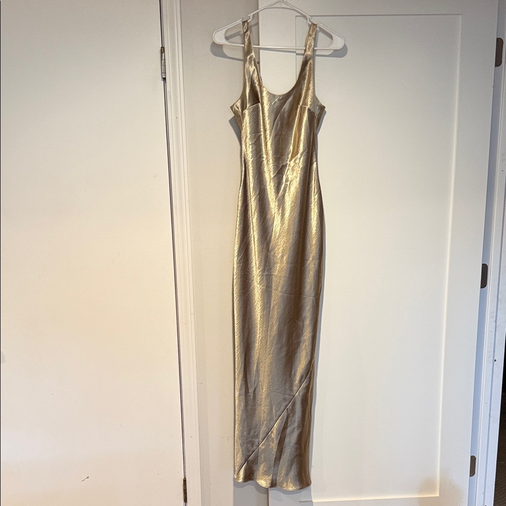 Elegant Gold Backless Women's Dress